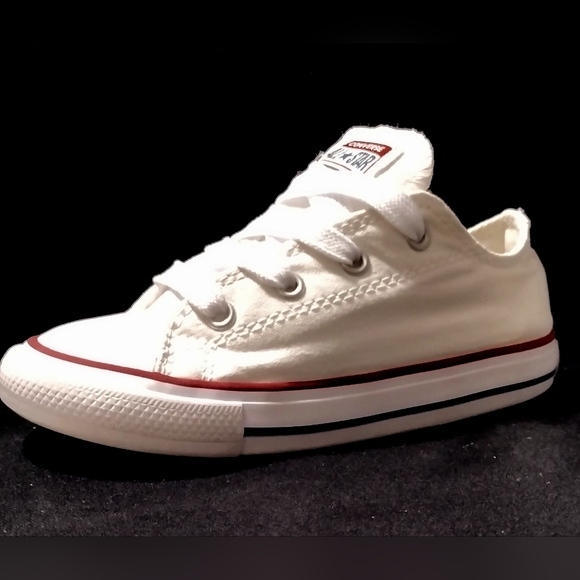 White Converse Low-Top Chuck Taylor Sneakers in Unisex Size 10 – Classic Style - Picture 7 of 7